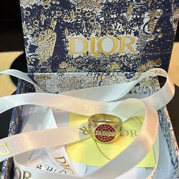 🛑SOLD🛑DIOR JADIOR GOLD FINISH RED CRYSTAL COSTUME JEWELRY RING SZ S. - Picture 3 of 14